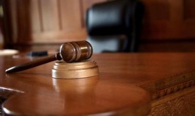 شاهد موظف يلقي مادة  حارقة  بوجه مواطن في عين شمس